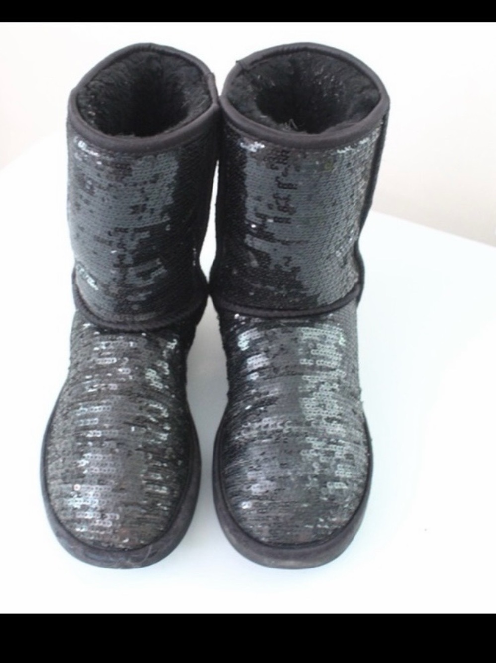 🌟UGG 🌟classic boots in black sequins